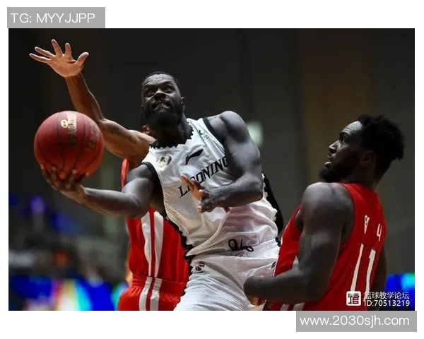 姚明重返赛场引发球迷热议再次展现传奇篮球魅力与精神