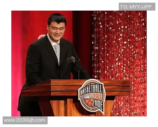 赛场高呼姚明展现中国篮球精神与荣耀的辉煌时刻 赛场高呼姚明展现中国篮球精神与荣耀的辉煌时刻